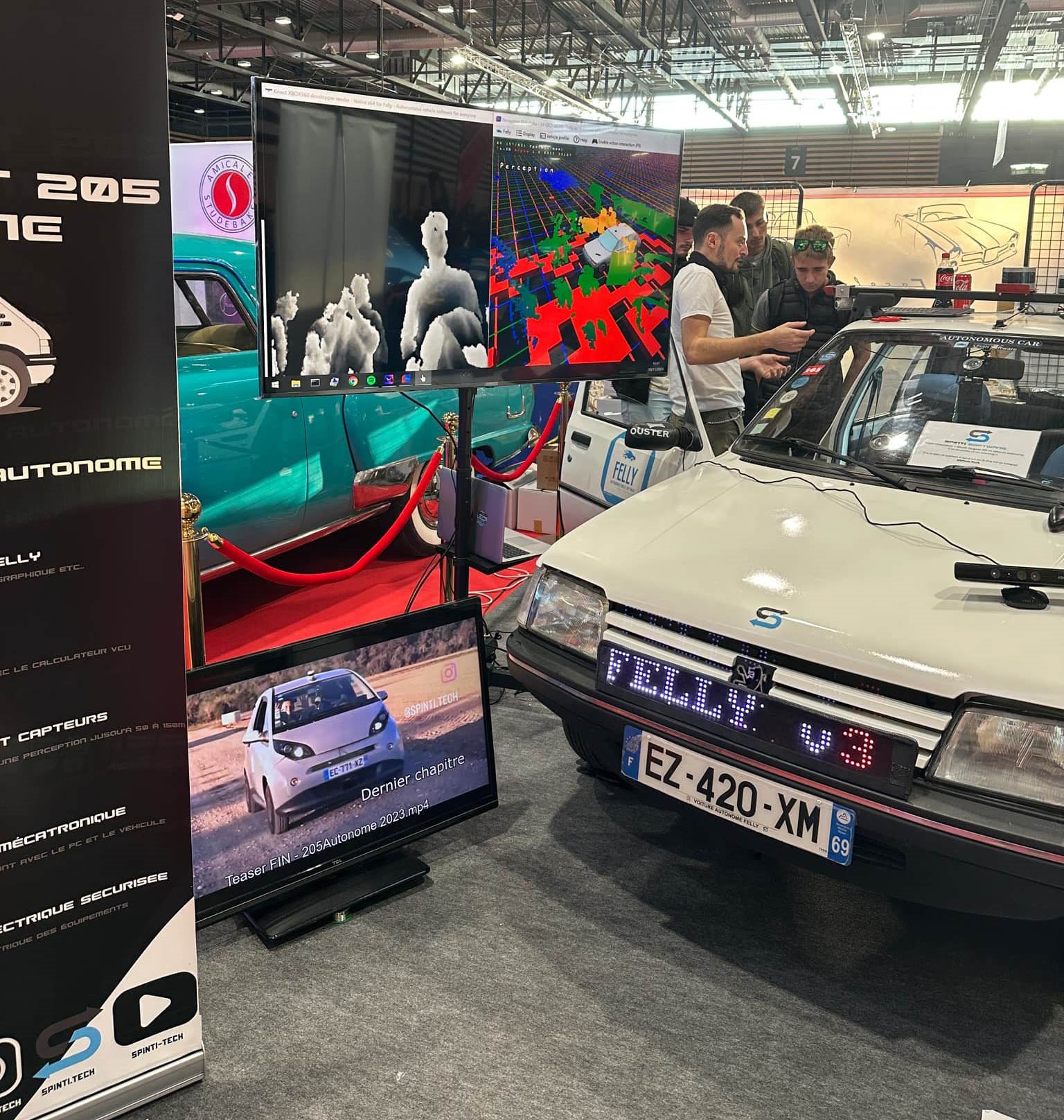 Peugeot 205 autonome présentée au salon Epoqu’Auto en novembre 2024